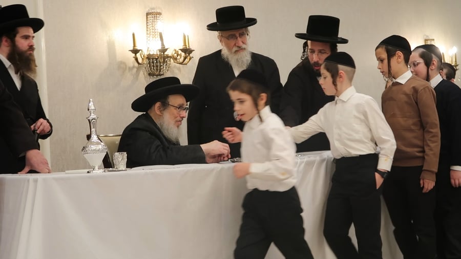 ימי החנוכה בחצה"ק פאפא