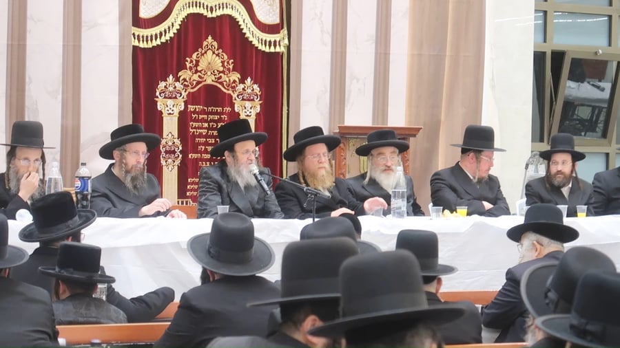 האדמו"ר מדינוב בביקור במוסדות סאטמר