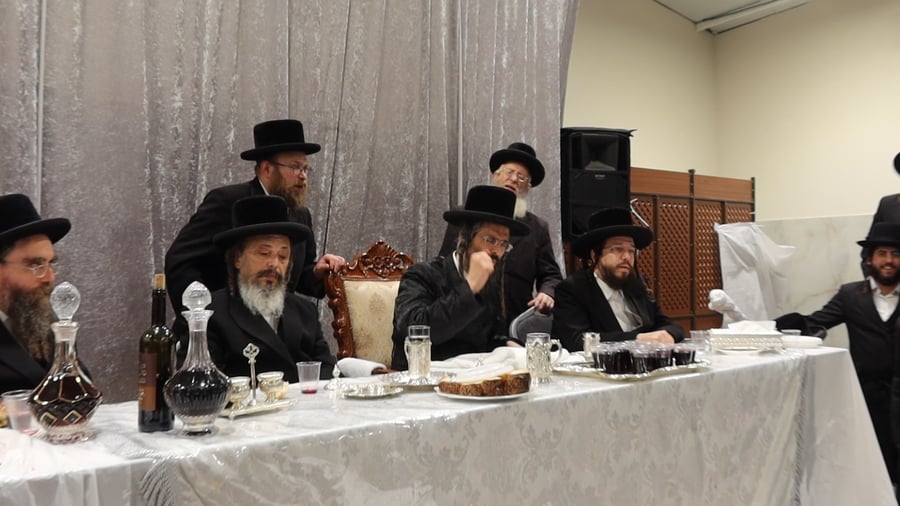 זאת חנוכה בחצה"ק זוויעהיל