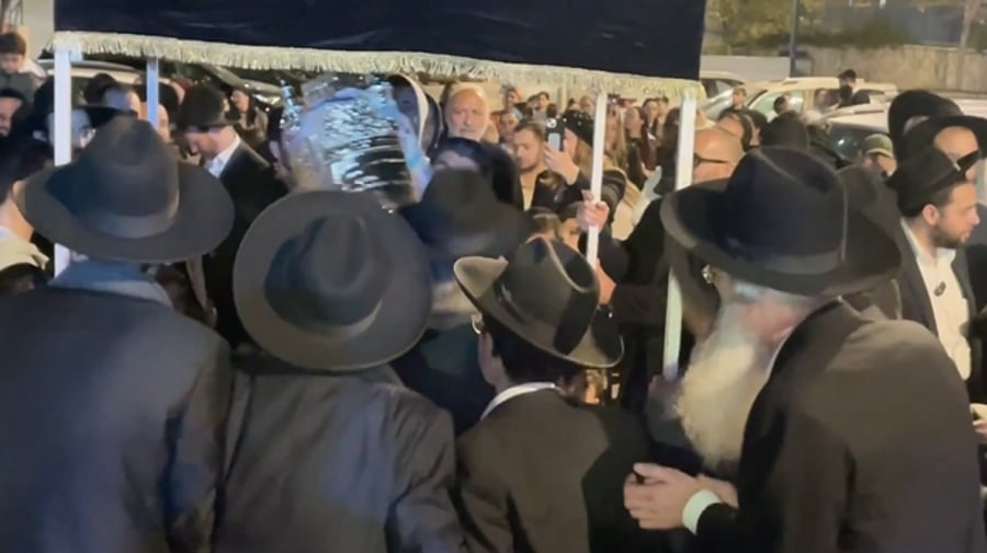 התיעוד מהכנסת ספר התורה במודיעין עילית