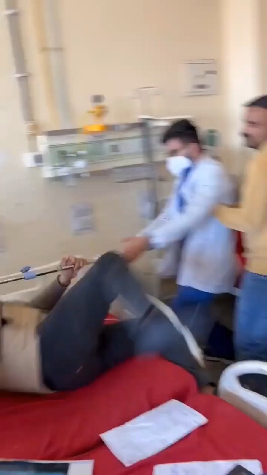 הרופא תוקף את הפציינט