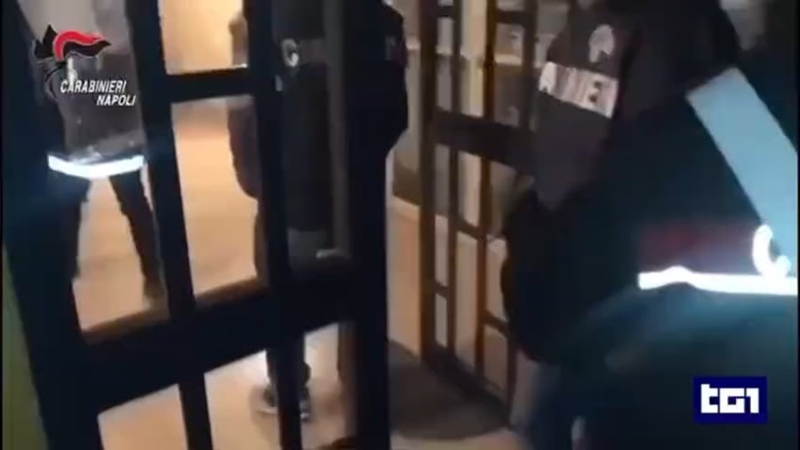 החור בקיר בו אותר המאפיונר