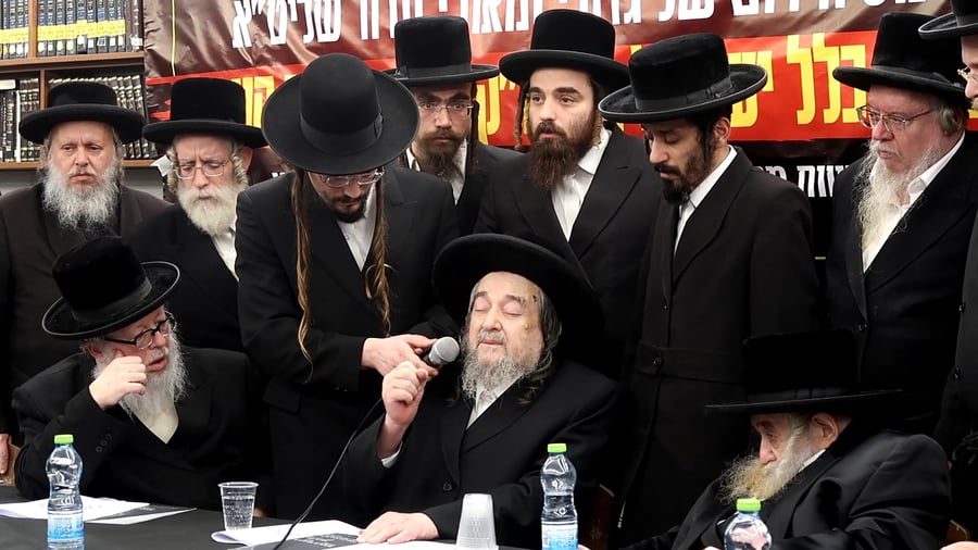 הגה"צ רבי יעקב מאיר שכטר בנאומו