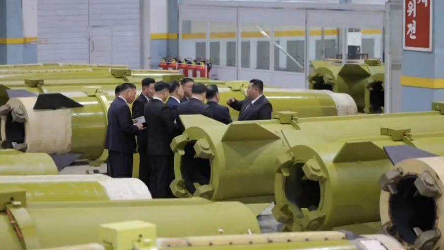 קים מפקח על ייצור טילים