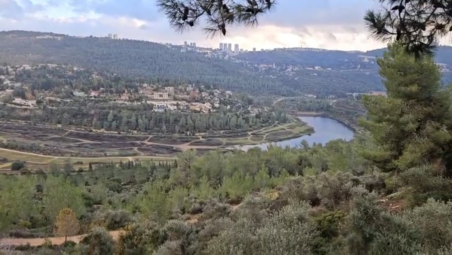 הספסל עם הנוף היפה ביותר, בימים אלו | חורף תשפ"ו