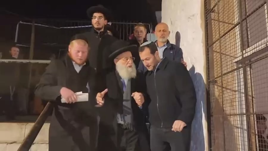 קבר יוסף, הלילה