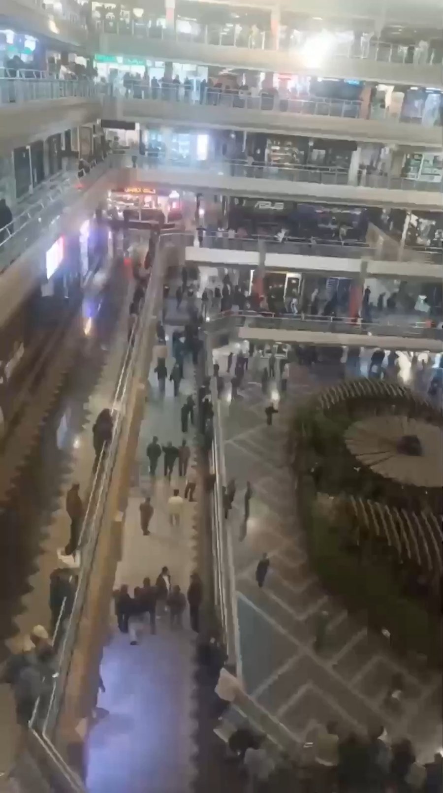 טהרן, איראן: "מוות לדיקטטור"