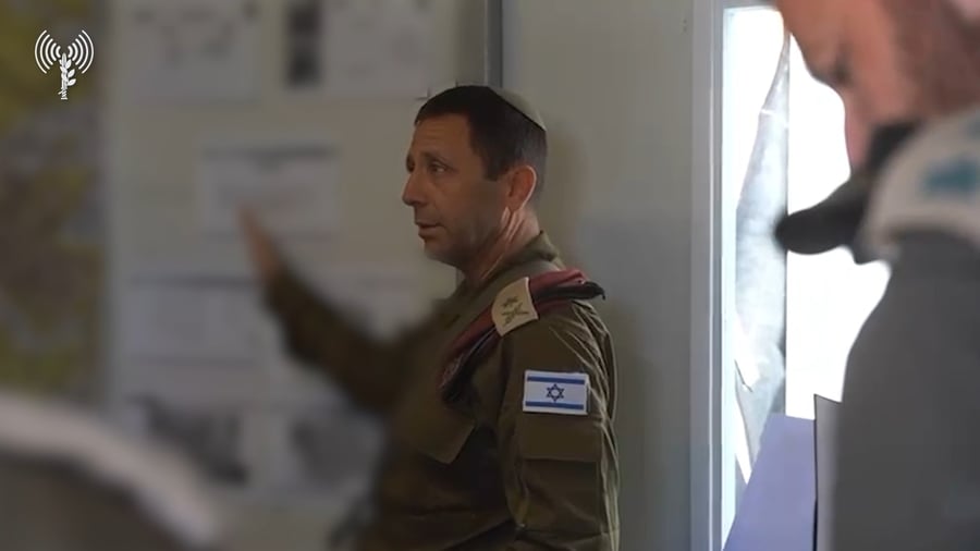 אלוף אבי בלוט בביקורת פתע בפיקוד המרכז