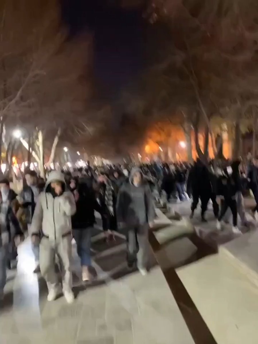 "זו שנת הדם" צעדות המפגינים באיראן