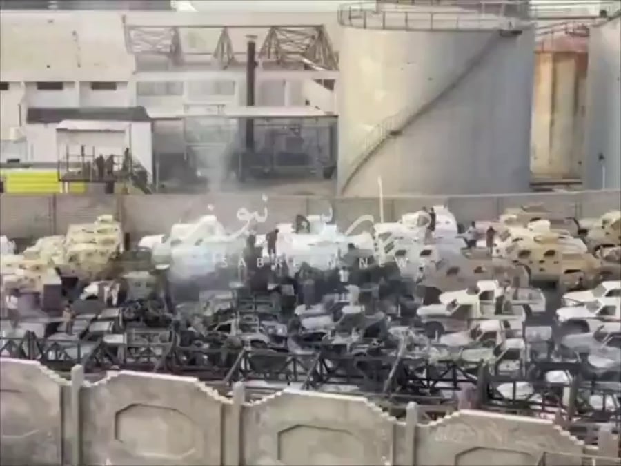 תקיפה של סועדיה בנמל בדרום תימן שדרכו נשלחו אמצעי לחימה ורכבים צבאיים מאיחוד האמירויות לכוחות  בדרומית 