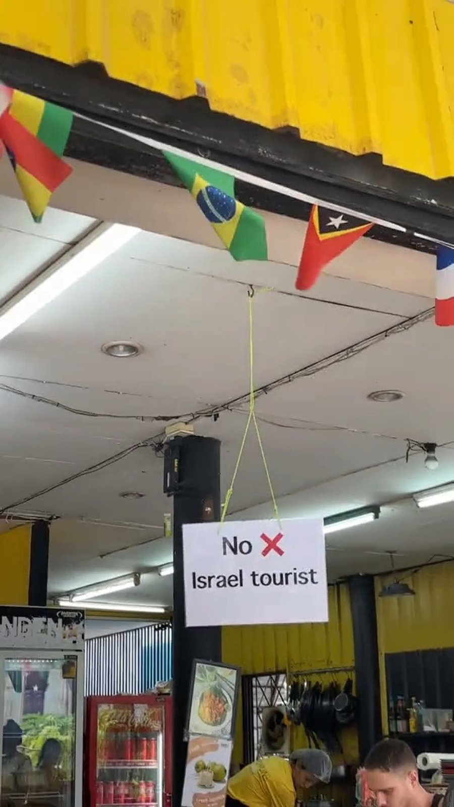 "בלי תיירים ישראלים" השלט שהוצב במסעדה
