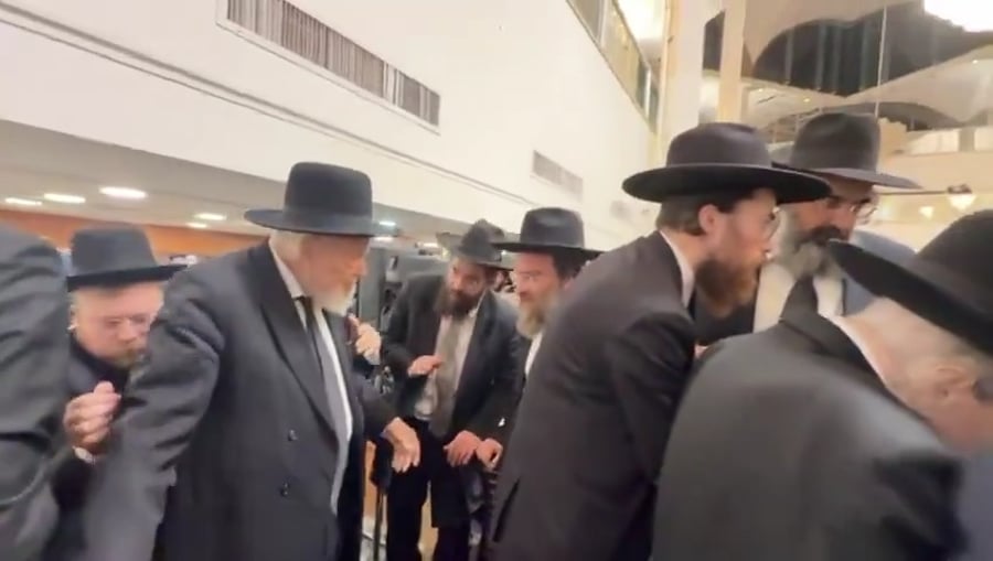 גדולי ישראל נכנסים למעמד