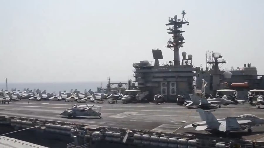 ספינות מלחמה של ארה"ב בתמרון מבצעי 