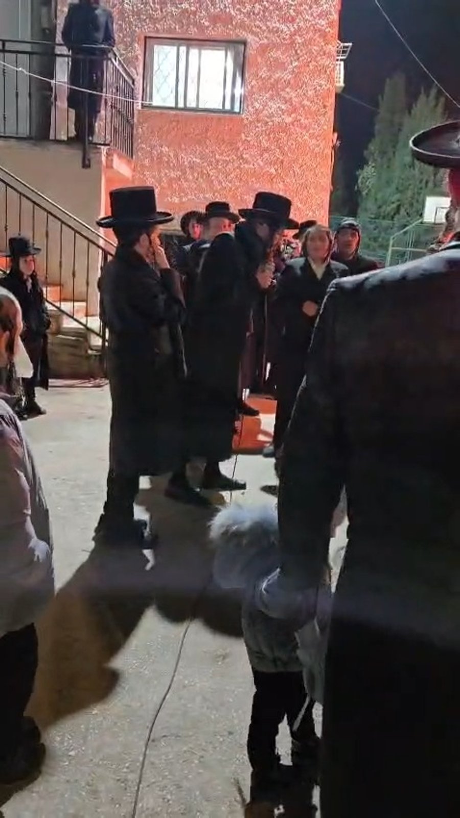 האדמו"ר מישועות יעקב סקולען בשירת 'אמר רבי עקיבא'