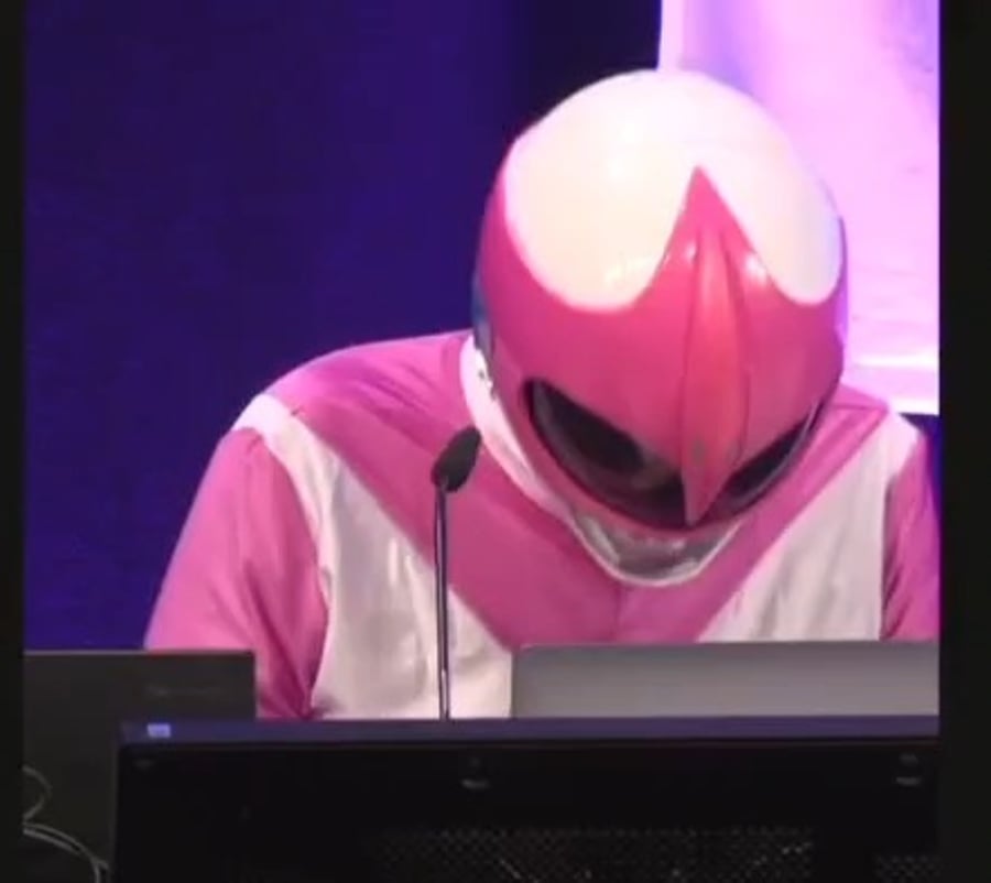 רוט פורצת לאתרים בשידור חי