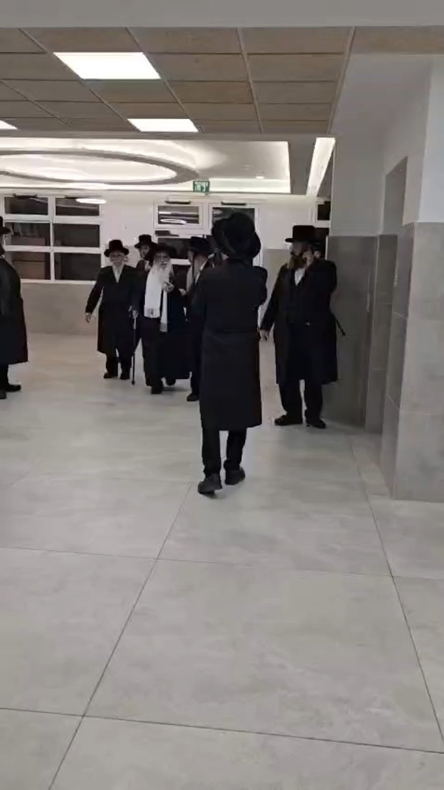 הרבי מצאנז נכנס