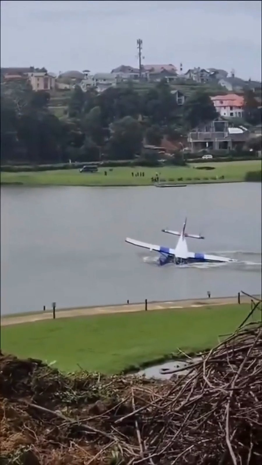 מסתחרר מעל האגם - וטובע במים