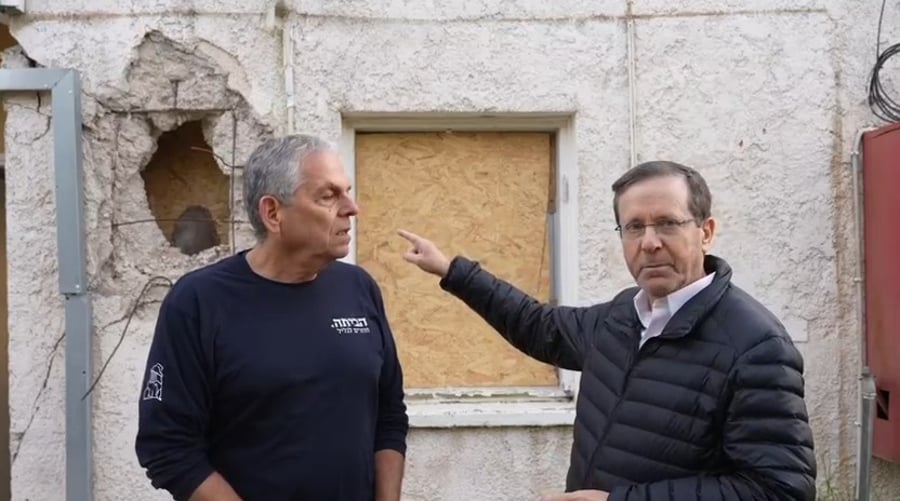 הרצוג מצביע על החור לפני שנה