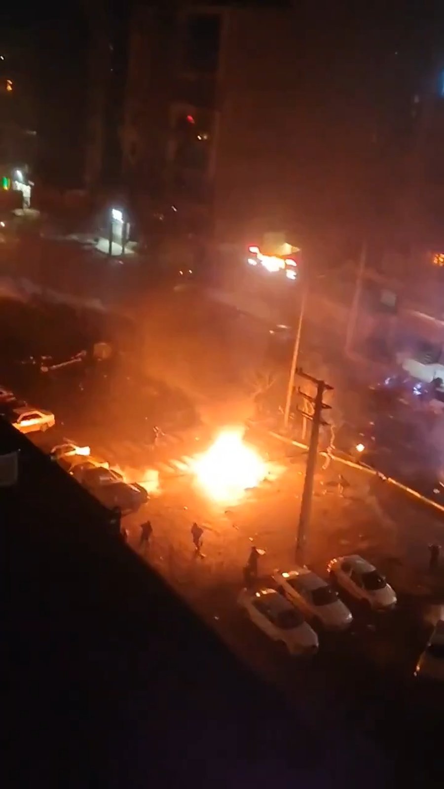 איראן: ביום ה-12 של המחאות הארציות, בוצעו ירי ברחובות קאראג'.