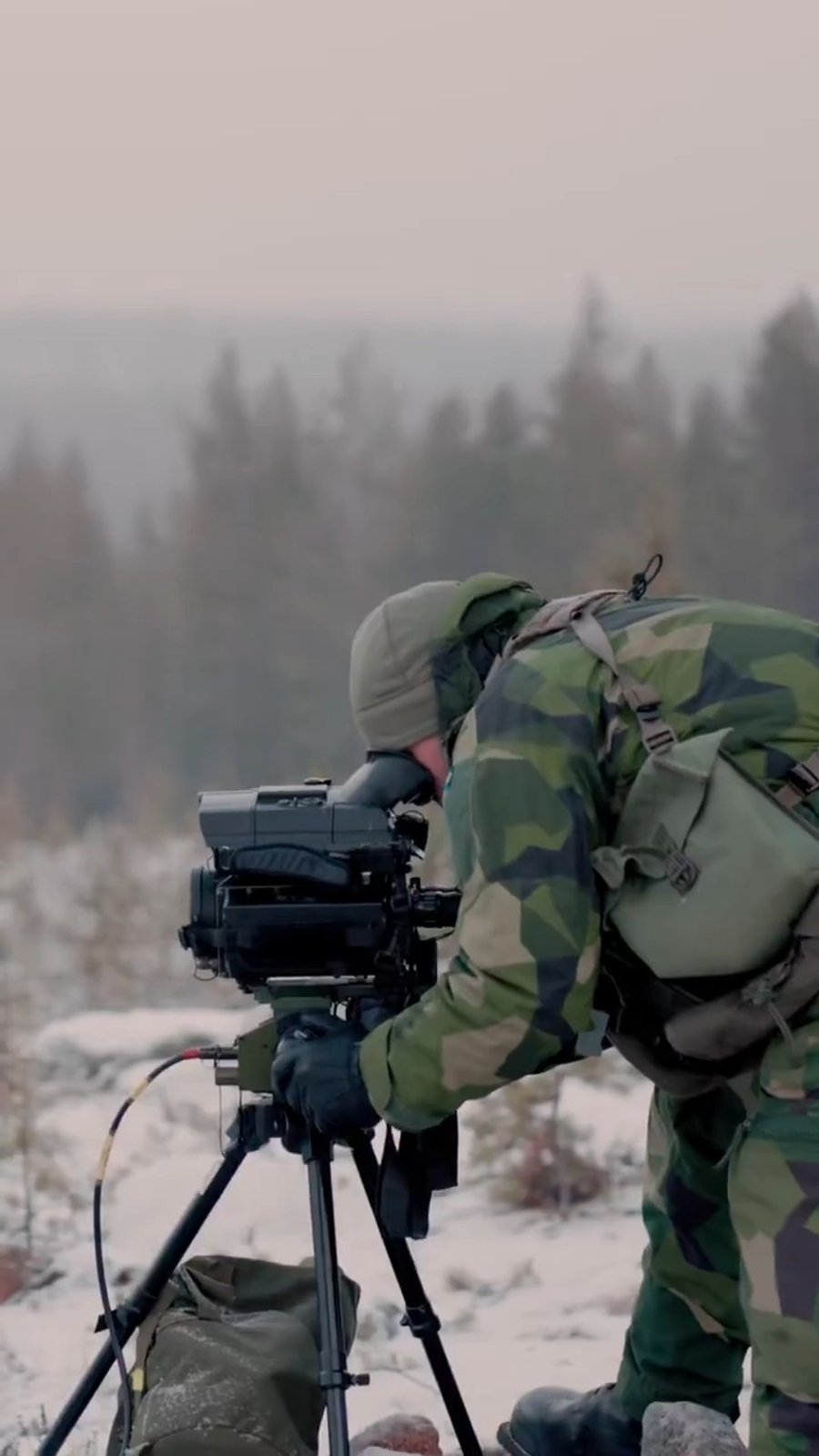 מטוסי הקרב F/A-18 הורנט של חיל האוויר הפיני הטילו פצצות מונחות