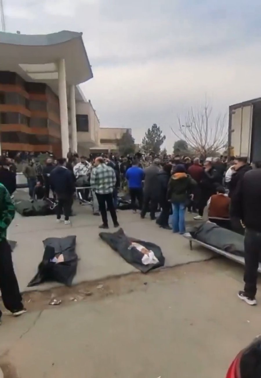 נפרדים בדמעות מיקיריהם שנטבחו