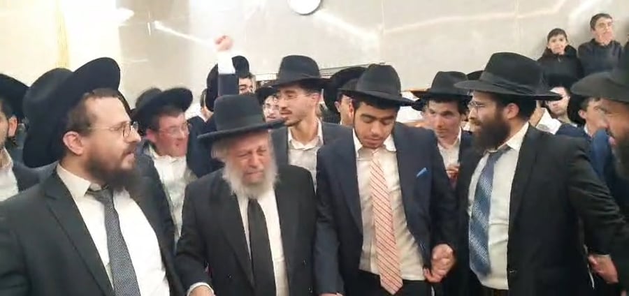 שירה וריקודים עם מיכאל אטלן