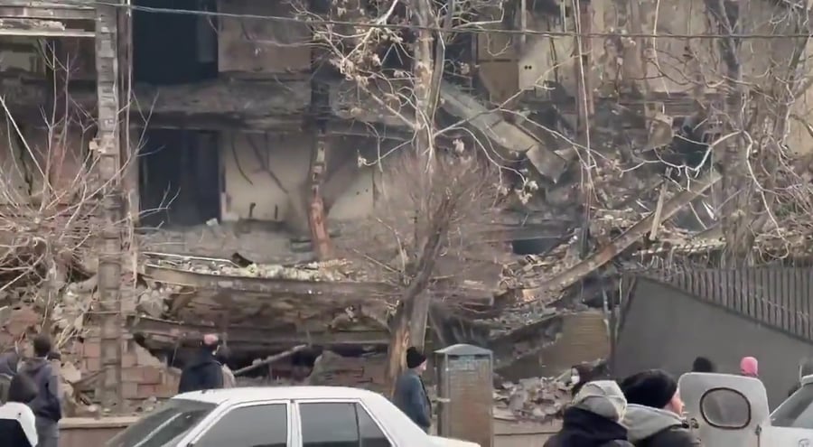 המשרד לענייני מס וגבייה, מזרח טהראן, נשרף ונהרס בהפגנות