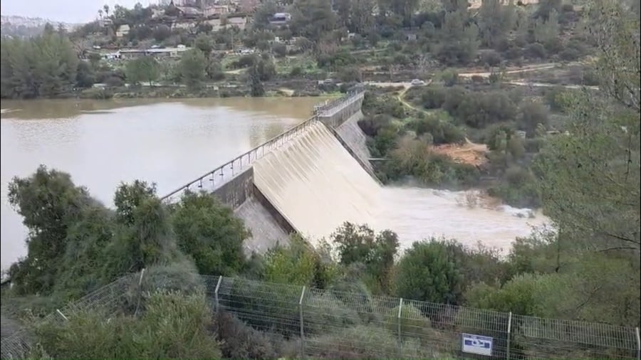 לראשונה מזה 3 שנים: סכר בית זית עלה על גדותיו