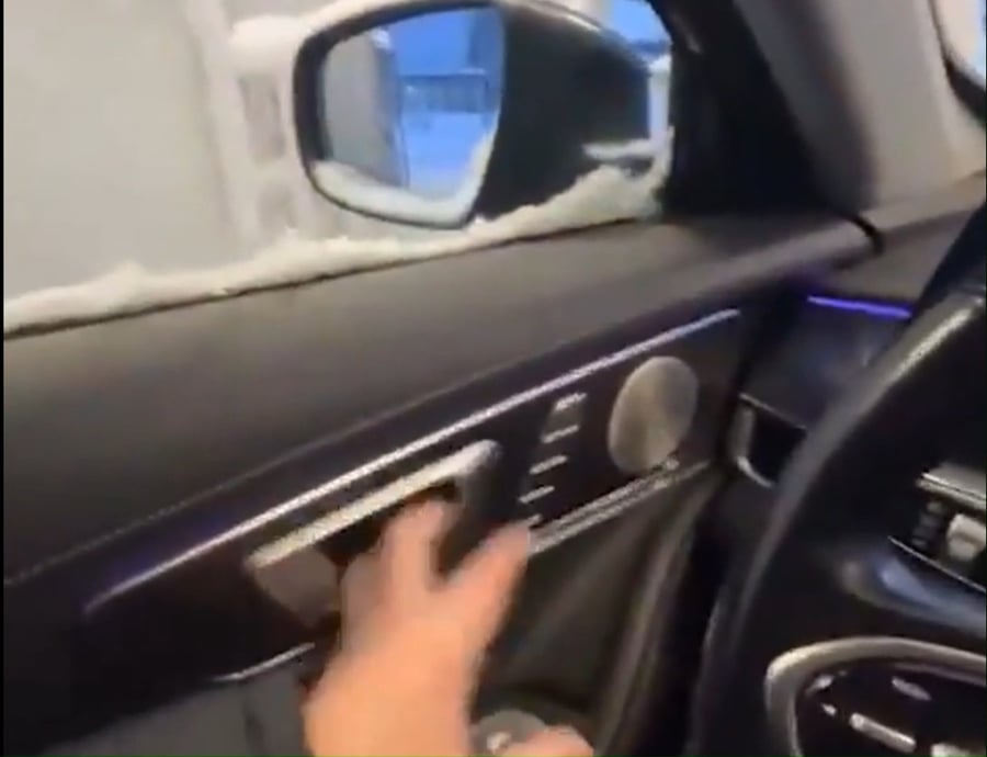 מכונית סינית נעולה בעקבות הקור הרוסי