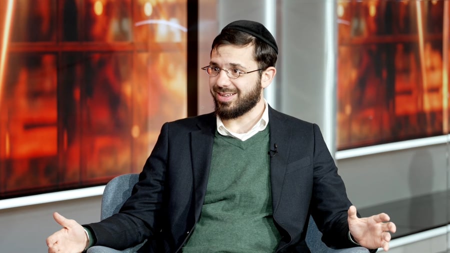 איש התקשורת והמרצה דולב דוידוביץ' בריאיון עם יוסי עבדו