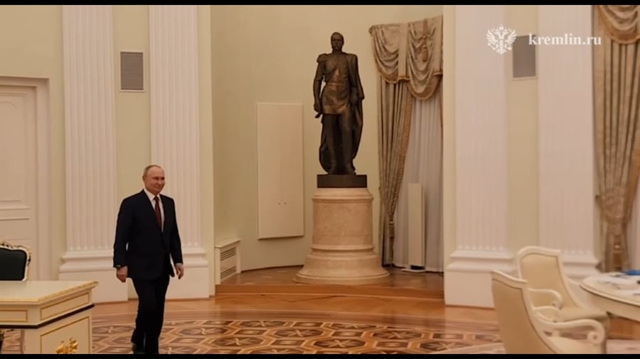 המפגש בין שליחי טראמפ לפוטין