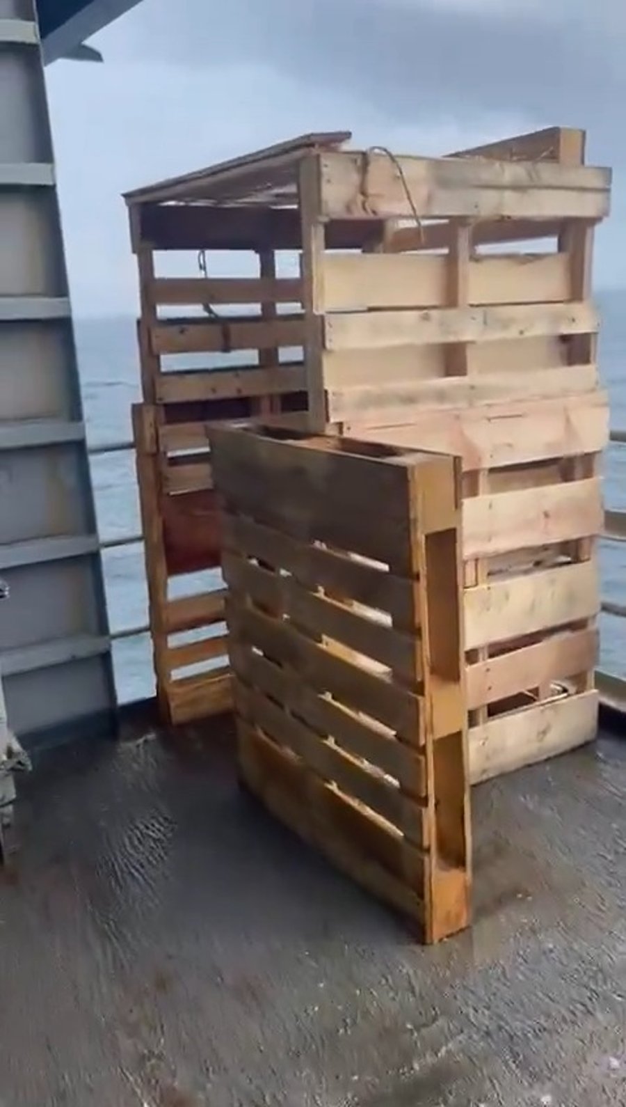 הסוכה על סיפון האונייה