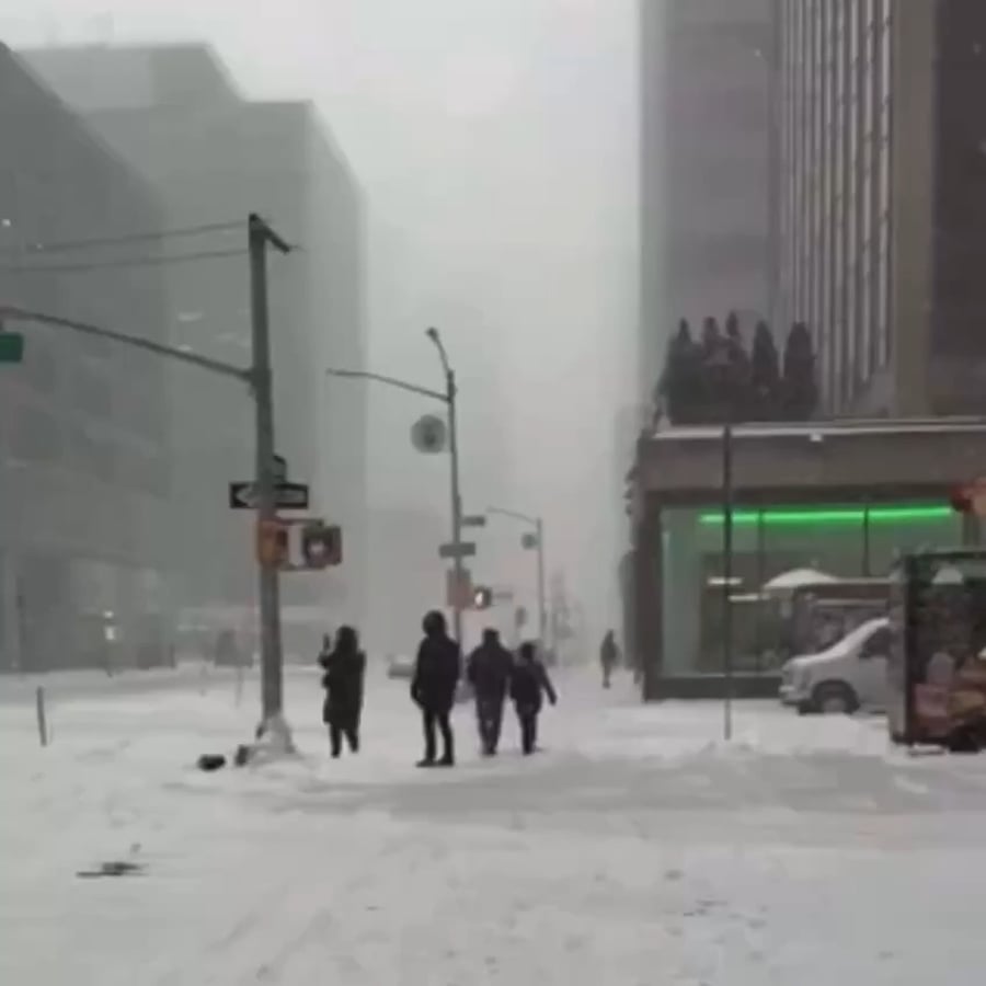 השלג ברחובות 