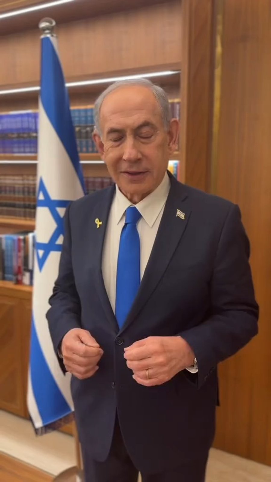 "הגיע הזמן להתקדם", נתניהו מסיר את סיכת החטופים