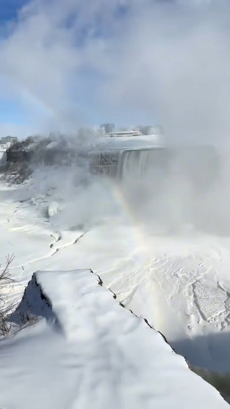 מפלי הניאגרה קפואים