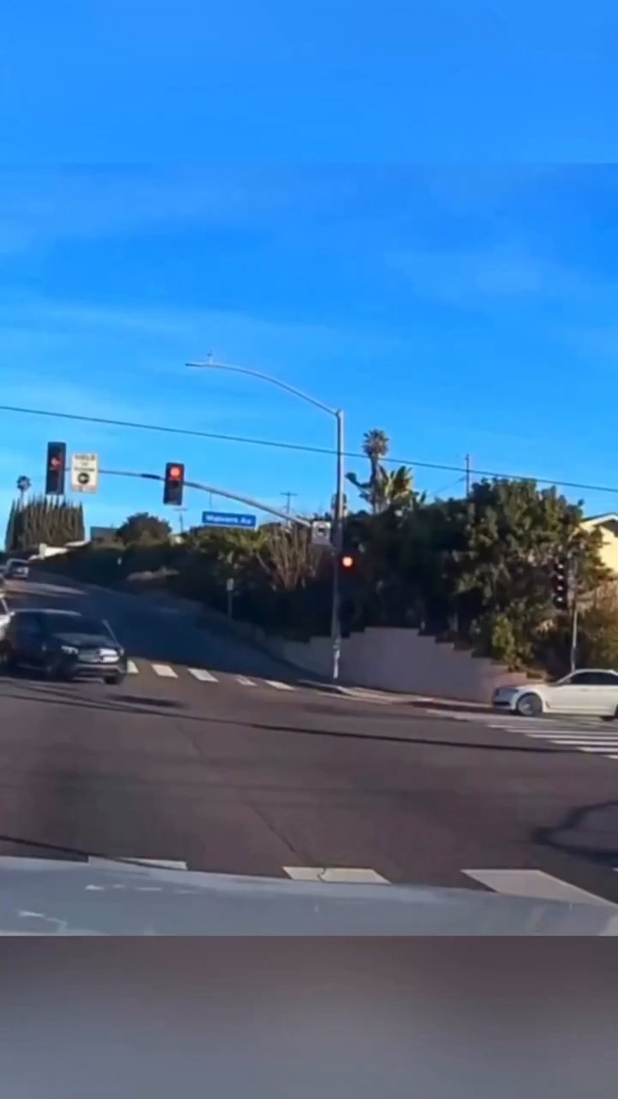 התינוק מושלך מהרכב