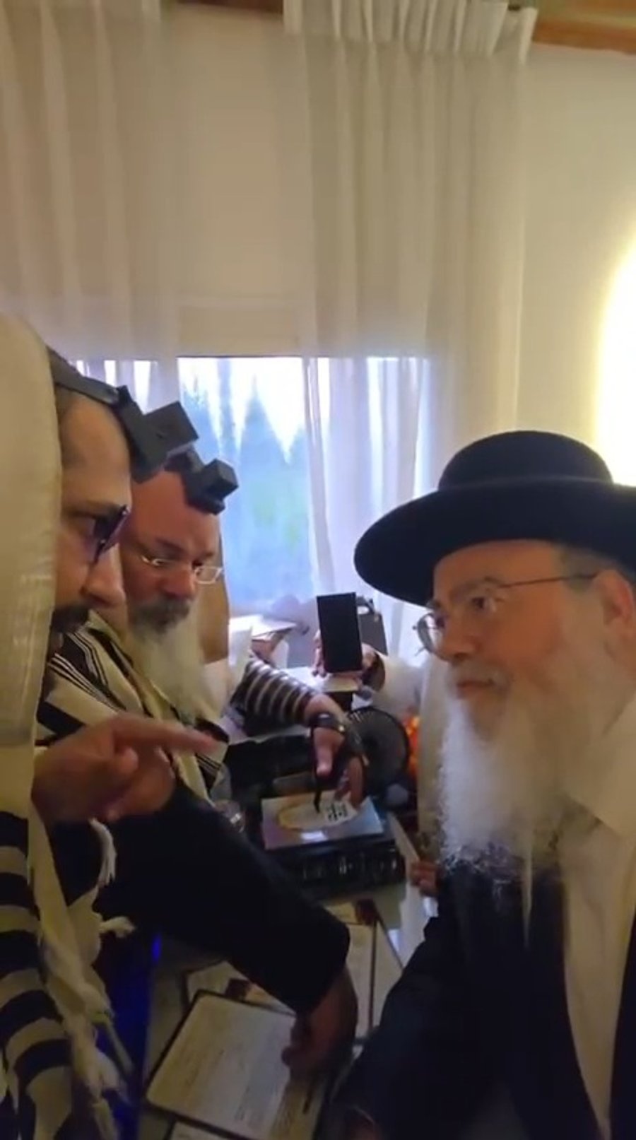 הגאון הרב שלמה סניור בשיחה עם הגאון הינוקא