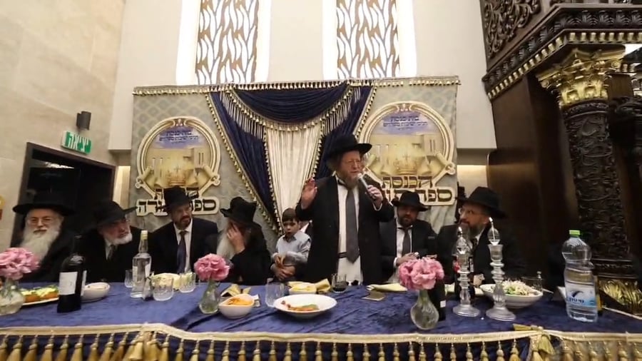 הכנסת ס"ת לחניכי הישיבות בטלז סטון