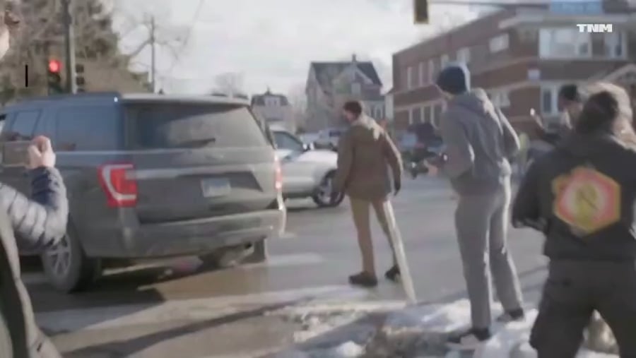 תיעוד התקיפה - אלכס פרטי, שנורה לאחרונה בידי שוטר משמר הגבול במיניאפוליס,