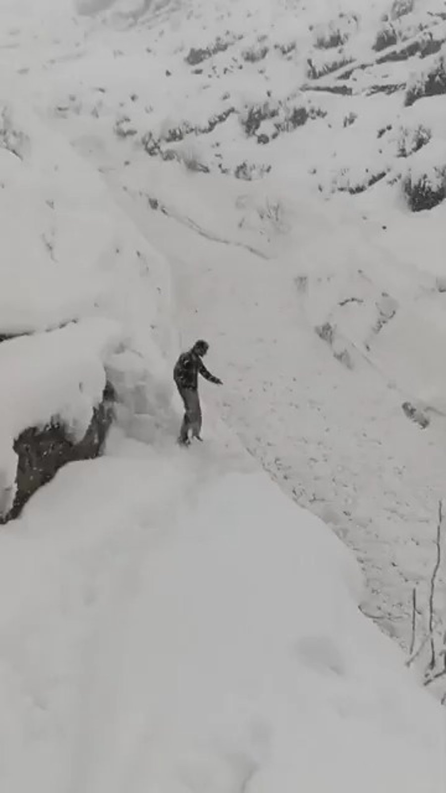 נהר השלג הזורם