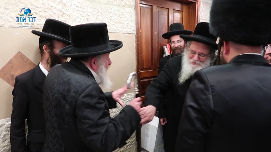 האדמו"ר המהרי"ד מלעלוב זצ"ל עם הגר"ש אלתר