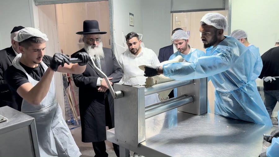 רבי ישראל אברג'ל באפיית מצות חבורה