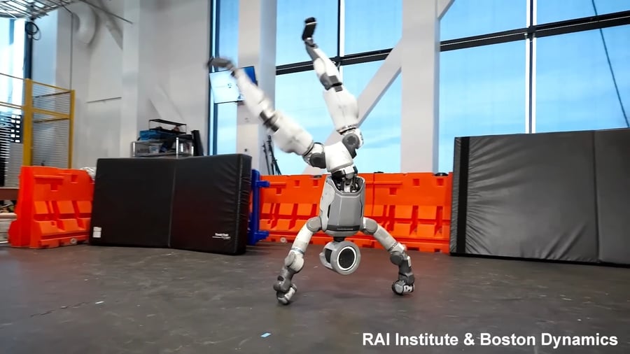 רובוט אטלס מפזז