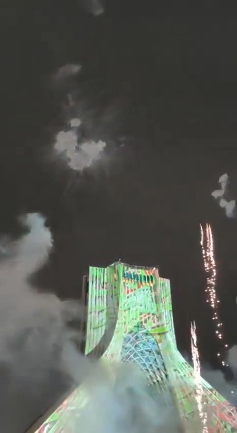 טהרן : תומכי המשטר חוגגים את יום השנה ה-47 למהפכה האסלאמית באיראן.