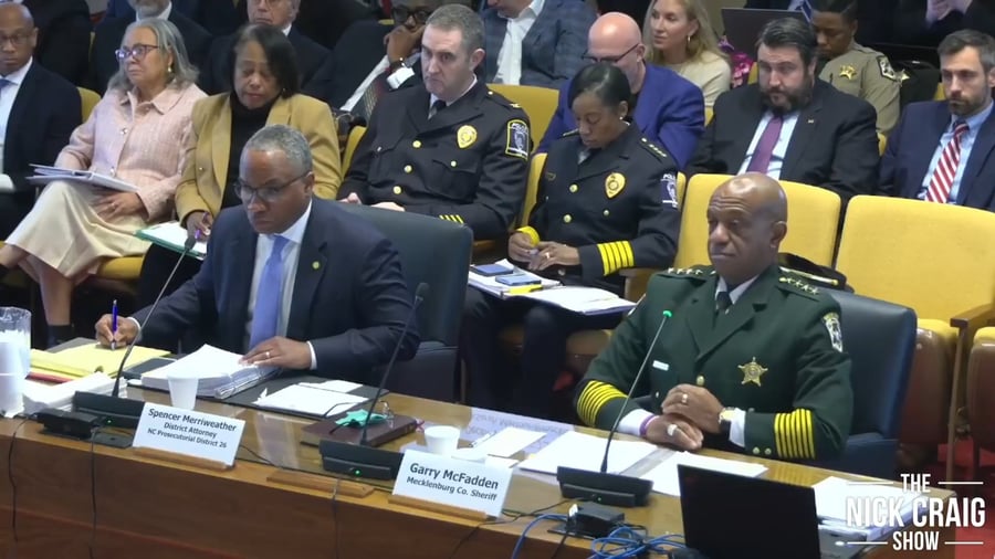 "תחת איזו זרוע מבצעת אתה?", הדיון בין חבר בית המחוקקים והשריף