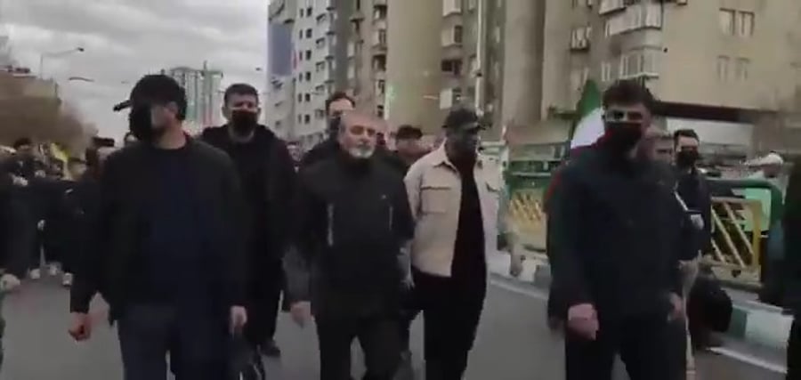 נשיא איראן בתהלוכה