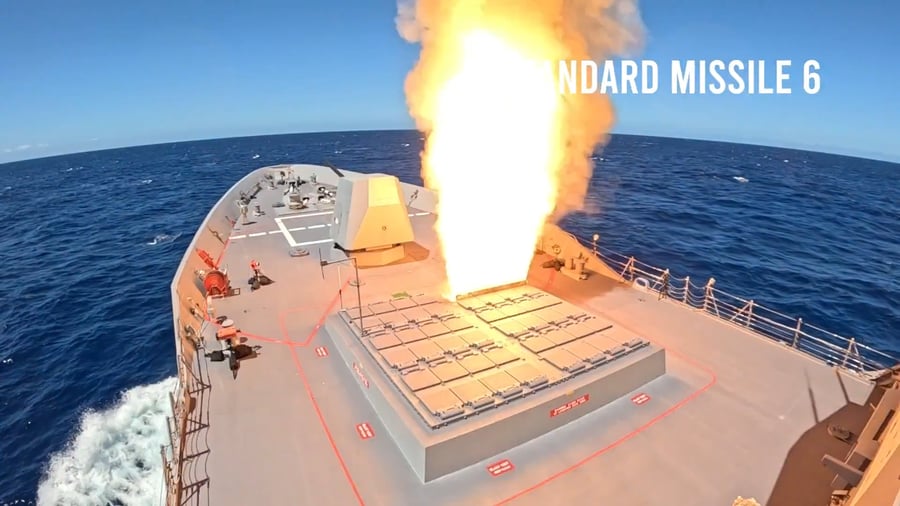 שיגור טיל טומהוק לעבר מטרה יבשתית במהלך פעילות ניסוי מול חופי ארה"ב