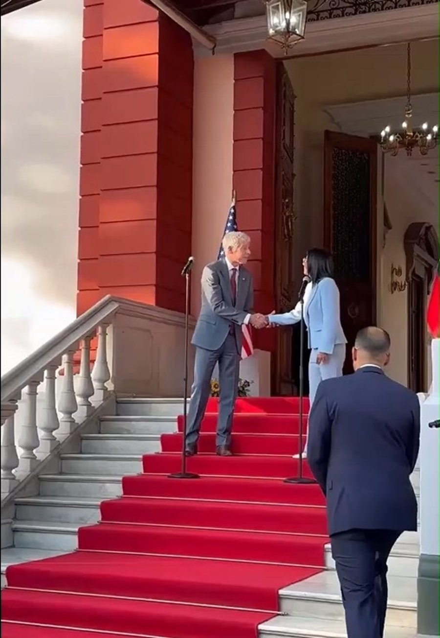 שר האנרגיה של ארה"ב נפגש עם נשיאת ונצואלה הזמנית