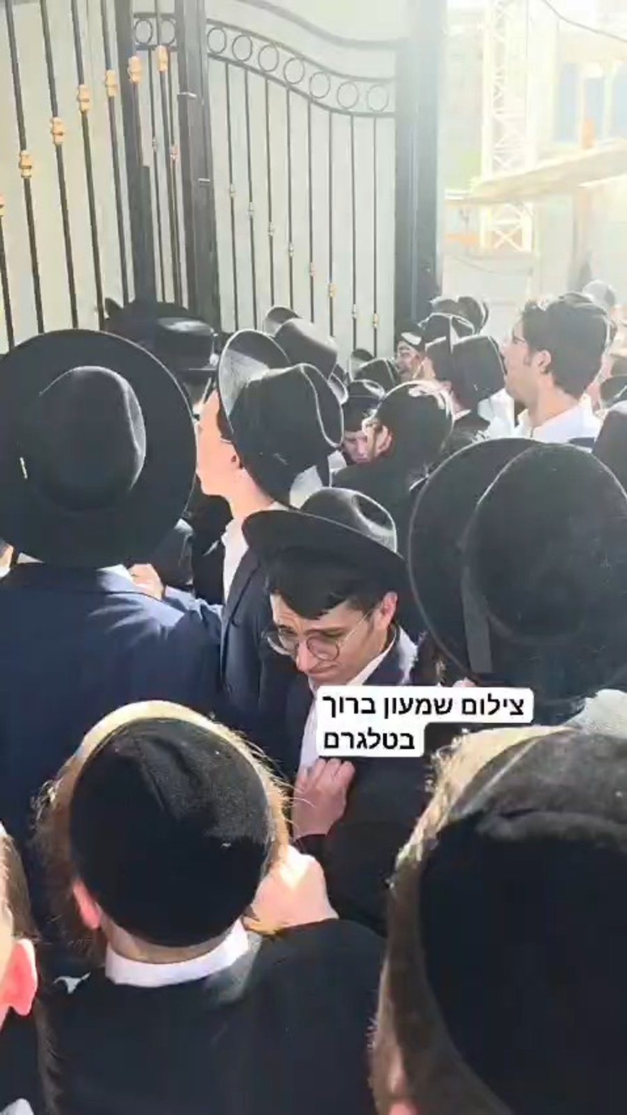 מנסים לפרוץ לביהמ"ד ויז'ניץ מרכז