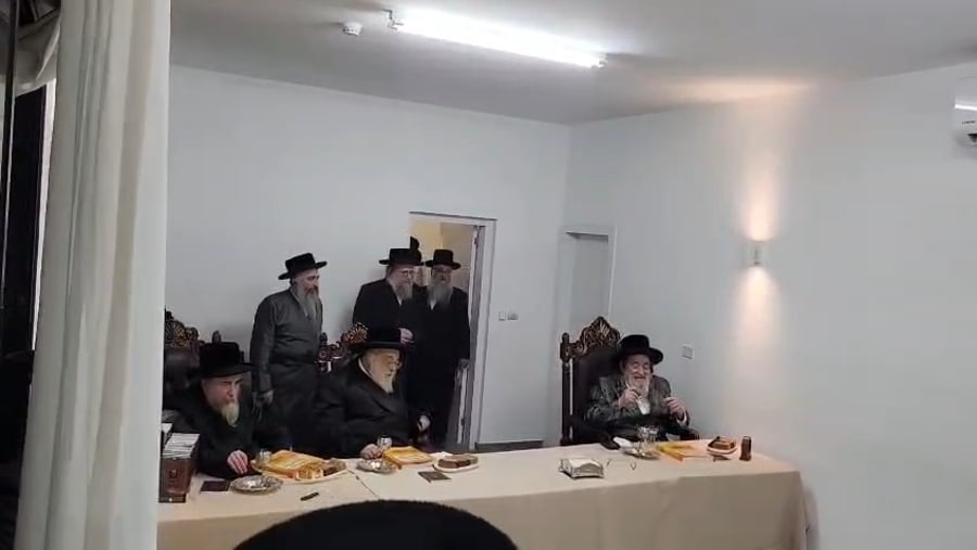 סעודת ראש חודש אדר אצל האדמו"ר מויז'ניץ 